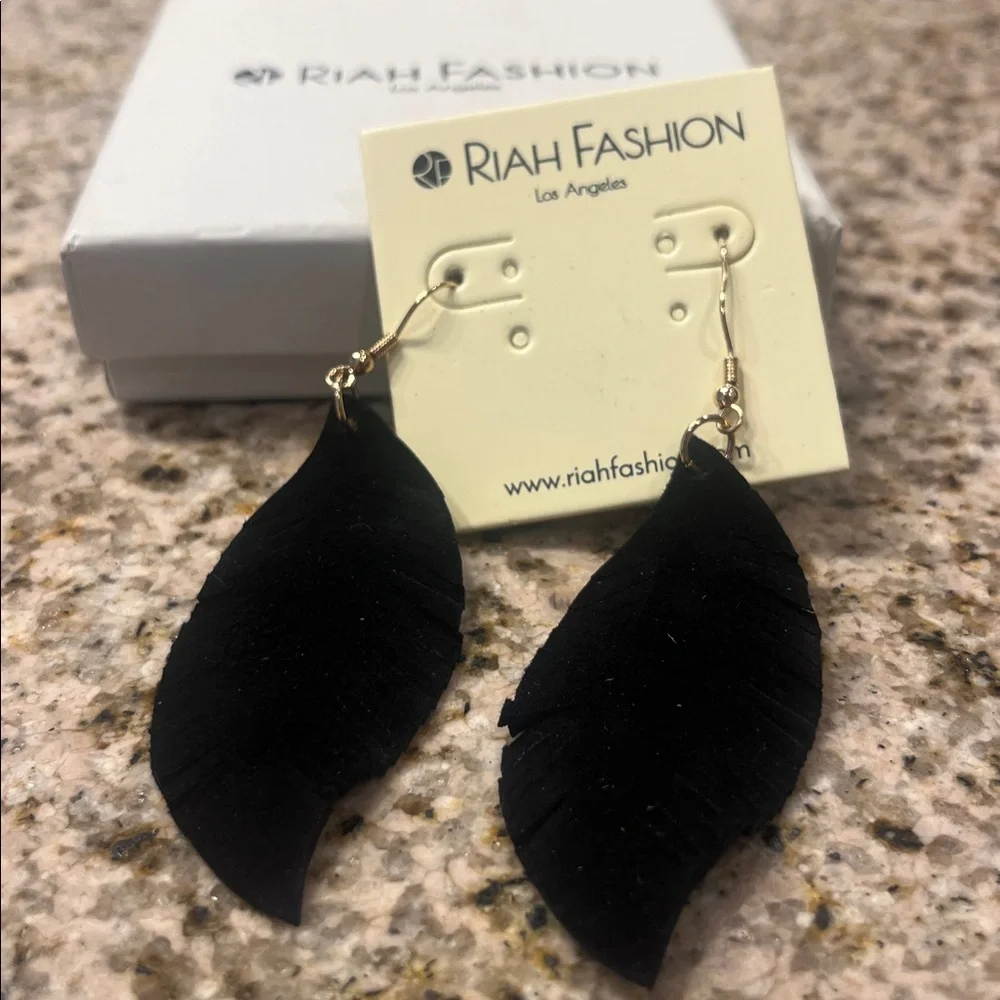 NEW in BOX Bohemia Genuine Leather Leaf Earrings in Black